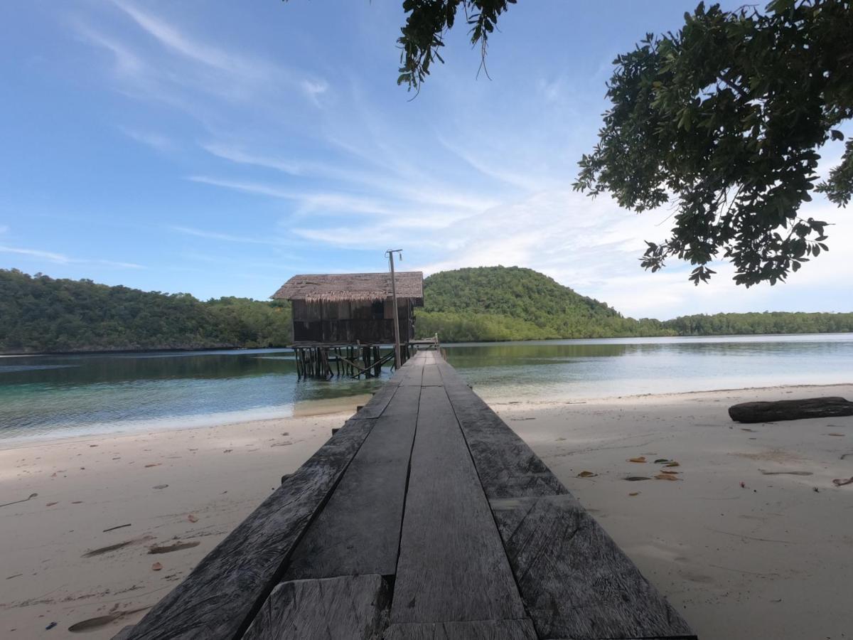 Meos Ambower Homestay Raja Ampat Fam 外观 照片