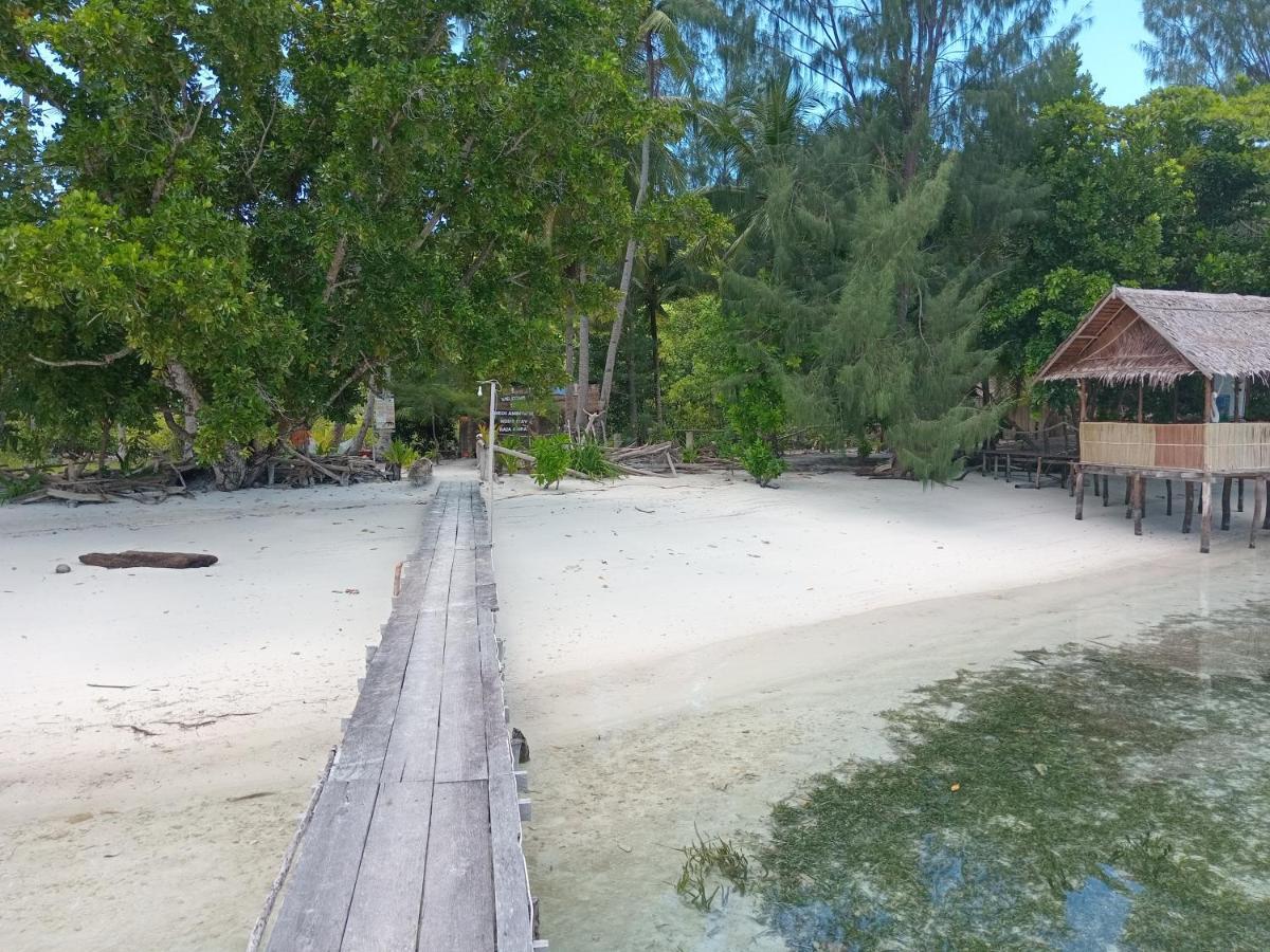 Meos Ambower Homestay Raja Ampat Fam 外观 照片