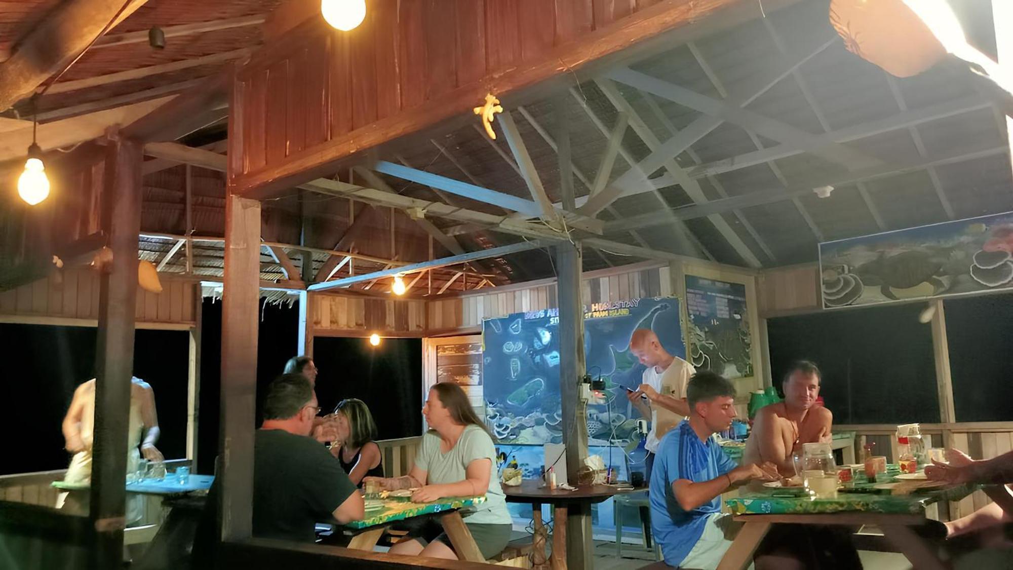 Meos Ambower Homestay Raja Ampat Fam 外观 照片